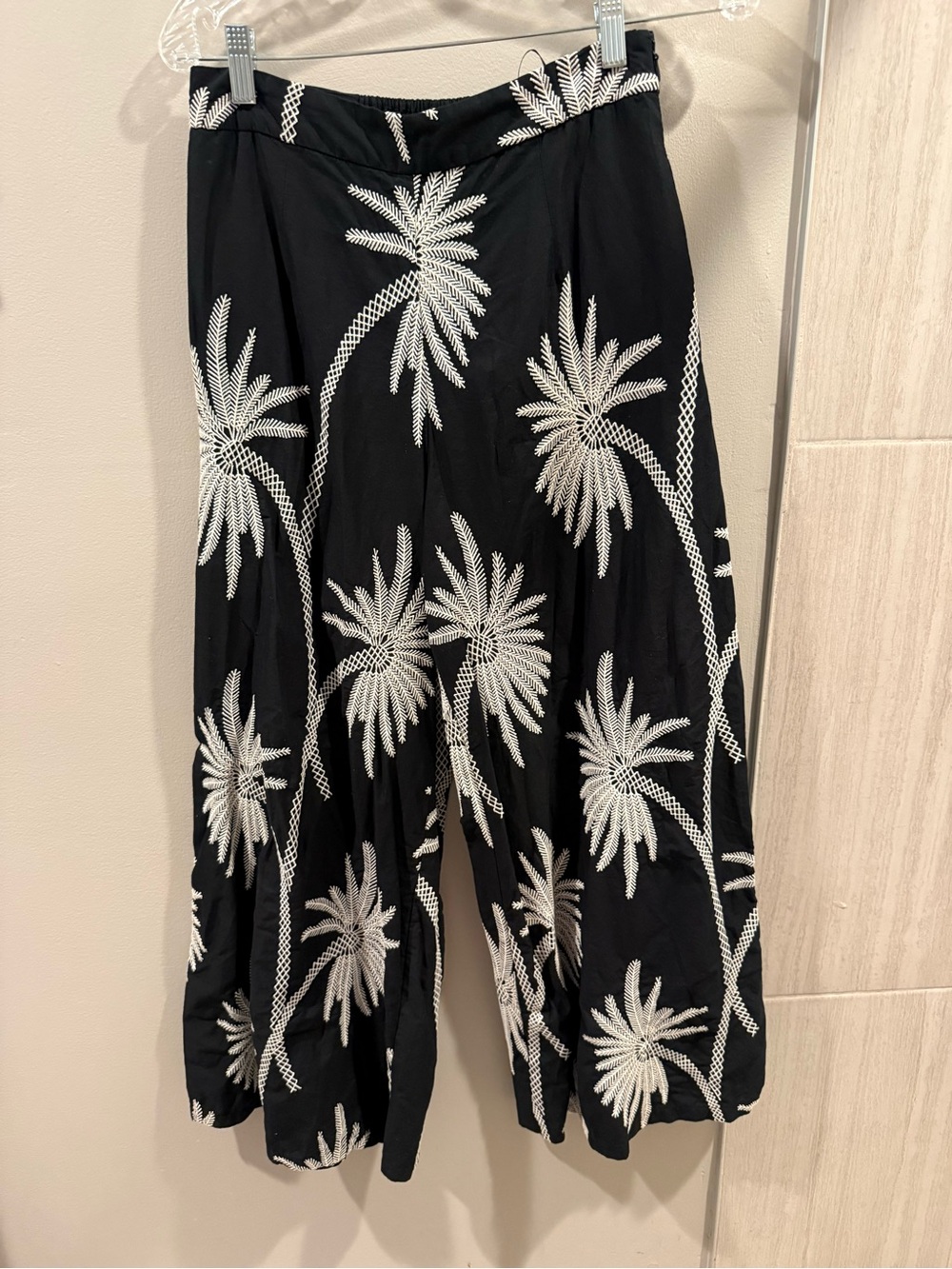 Traffic People Black Wide-Leg Palm Print Pants (Never Worn)
